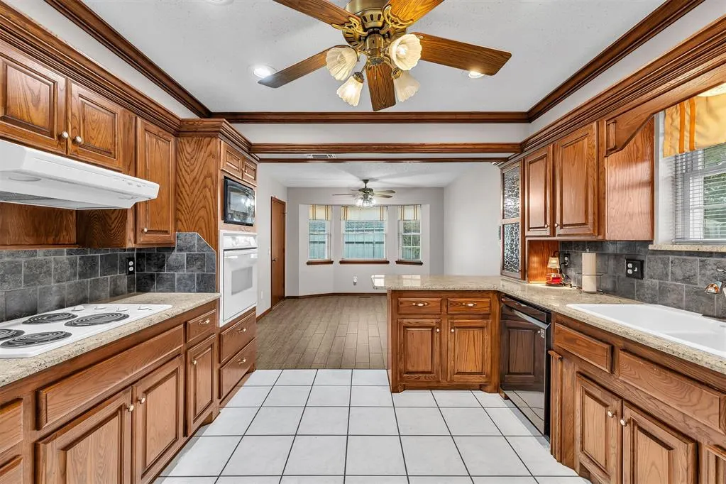 Photo 12 — 2437 SW 93rd Street, Oklahoma City, OK 73159