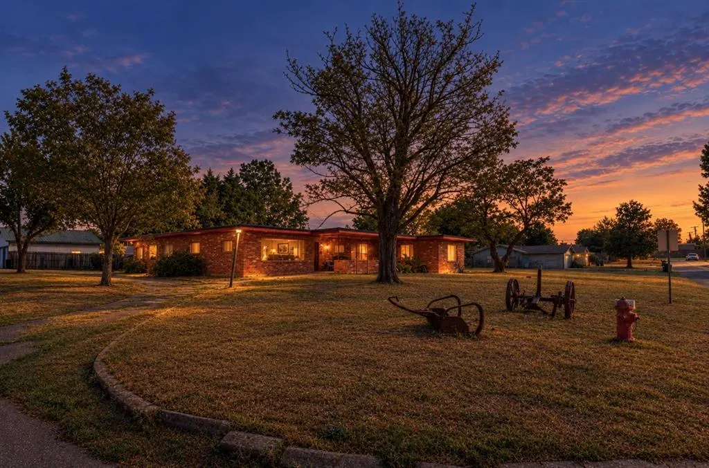 Photo 2 — 1628 W Carolina Avenue, Chickasha, OK 73018
