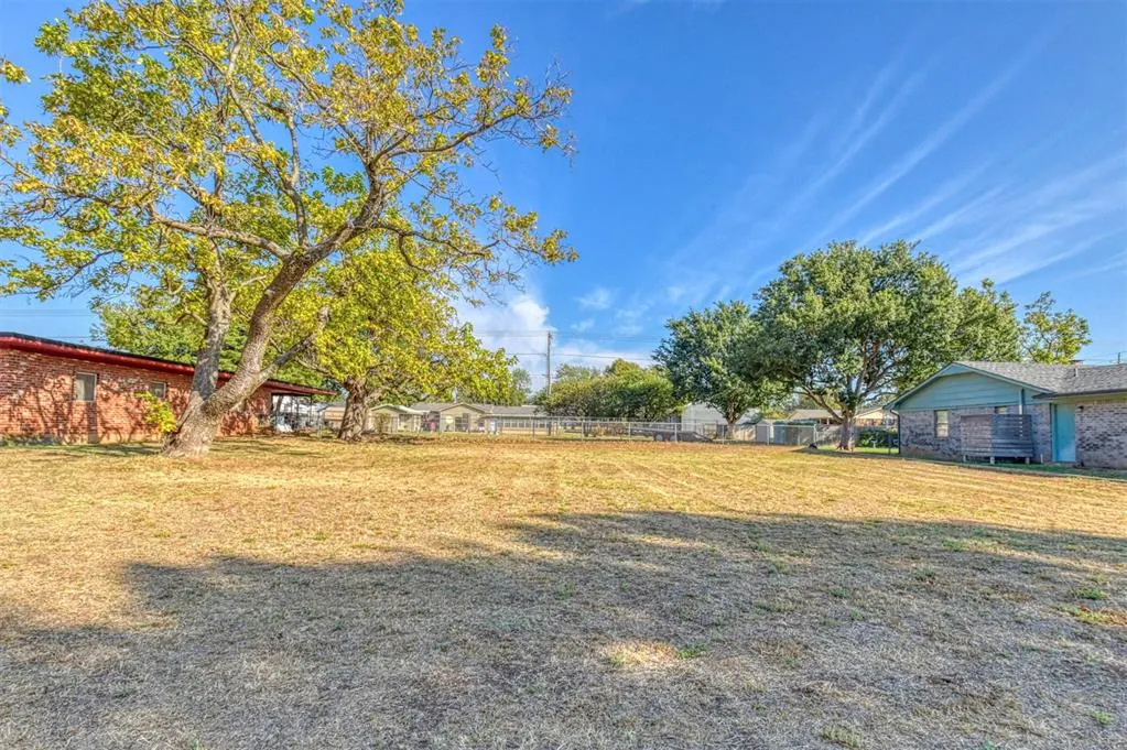 Photo 4 — 1628 W Carolina Avenue, Chickasha, OK 73018