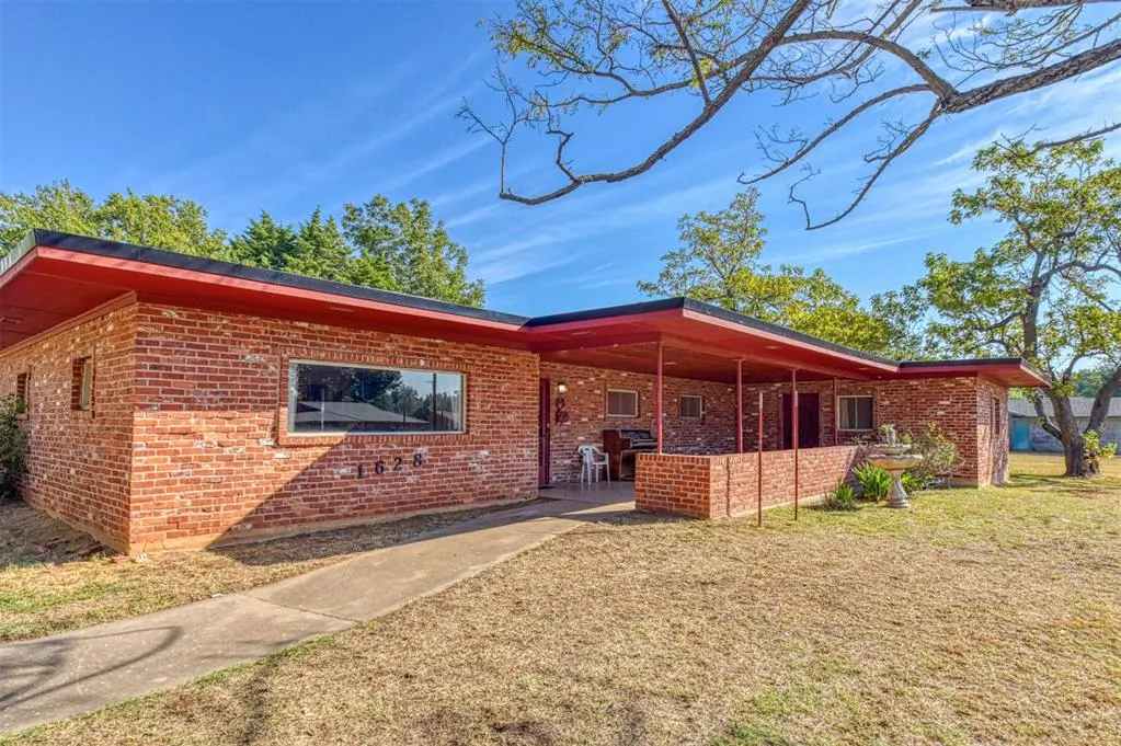 Photo 6 — 1628 W Carolina Avenue, Chickasha, OK 73018