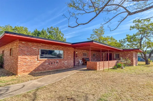 Photo 6 — 1628 W Carolina Avenue, Chickasha, OK 73018