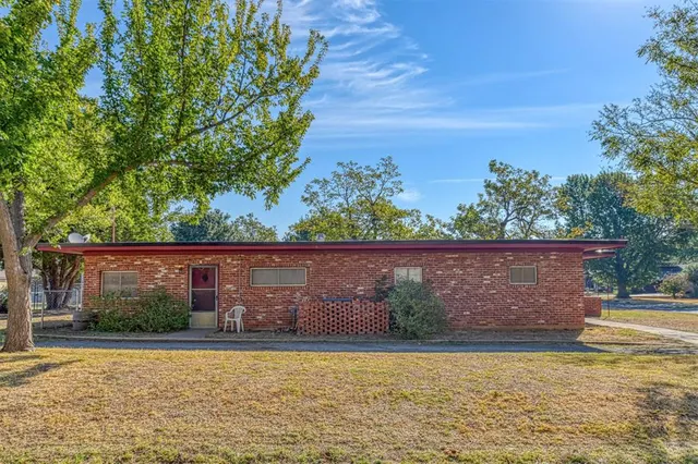 Photo 8 — 1628 W Carolina Avenue, Chickasha, OK 73018
