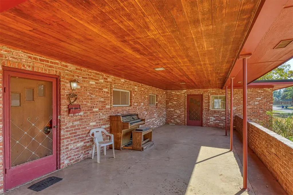 Photo 9 — 1628 W Carolina Avenue, Chickasha, OK 73018