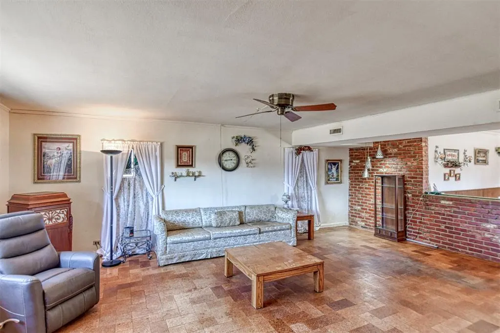 Photo 16 — 1628 W Carolina Avenue, Chickasha, OK 73018