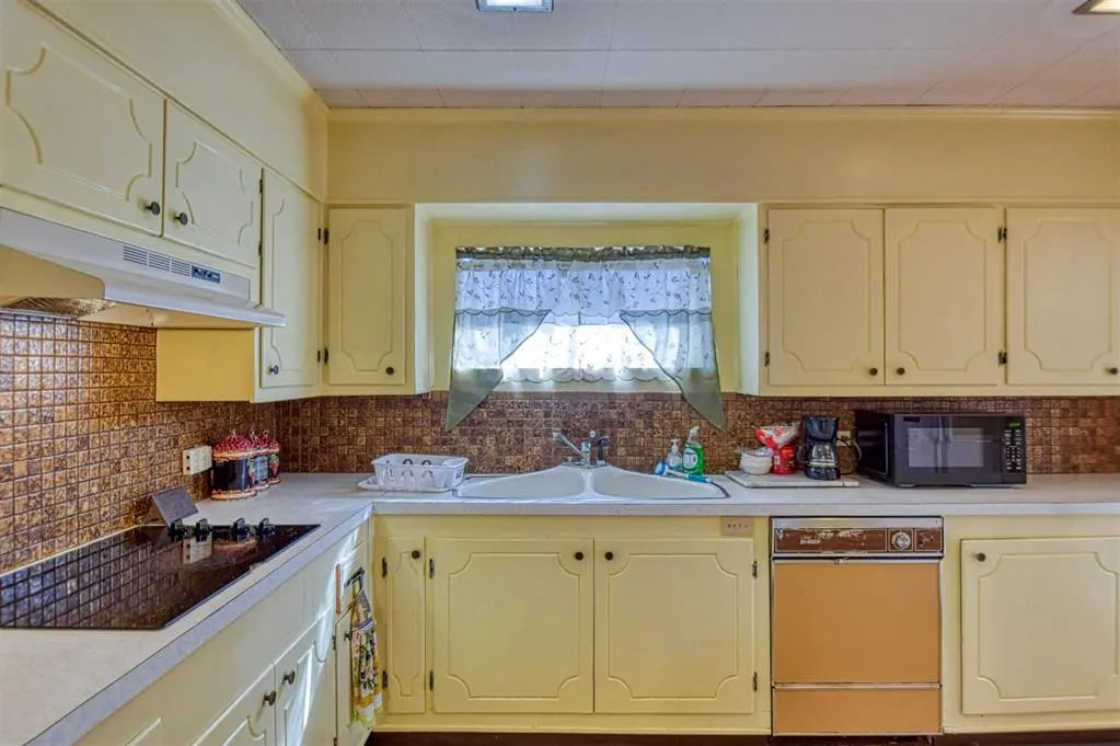 Photo 19 — 1628 W Carolina Avenue, Chickasha, OK 73018