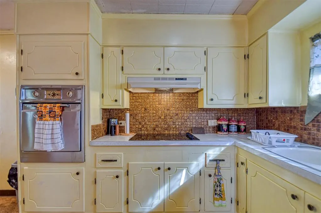 Photo 21 — 1628 W Carolina Avenue, Chickasha, OK 73018