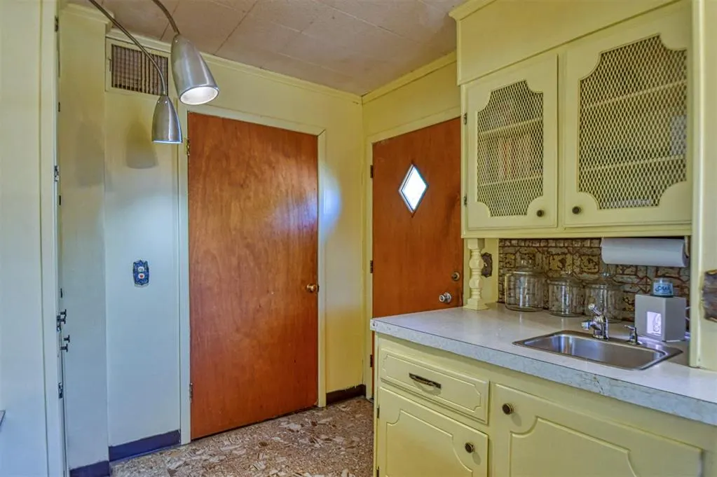 Photo 24 — 1628 W Carolina Avenue, Chickasha, OK 73018