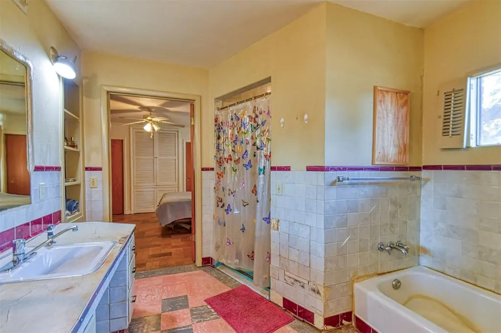 Photo 42 — 1628 W Carolina Avenue, Chickasha, OK 73018