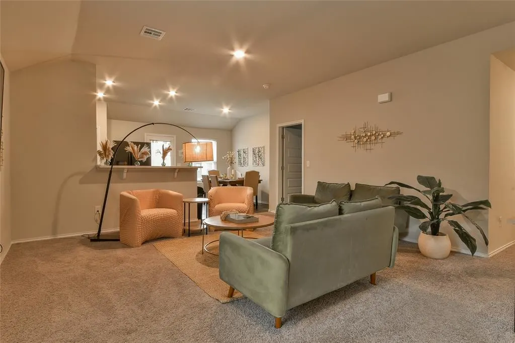 Photo 4 — 1316 Chuck Wagon Drive, El Reno, OK 73036