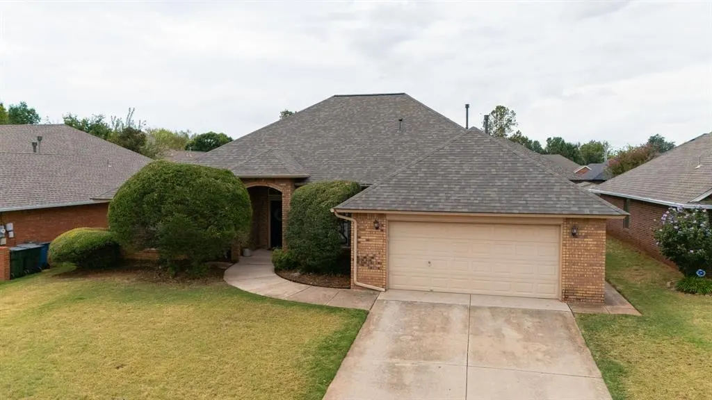 Photo 2 — 1112 Copperfield Drive, Edmond, OK 73003
