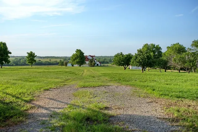 Photo 2 — 18809 230th Street, Washington, OK 73093