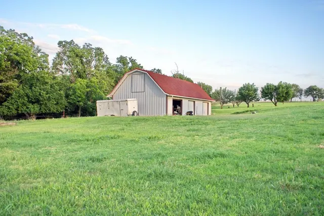 Photo 6 — 18809 230th Street, Washington, OK 73093