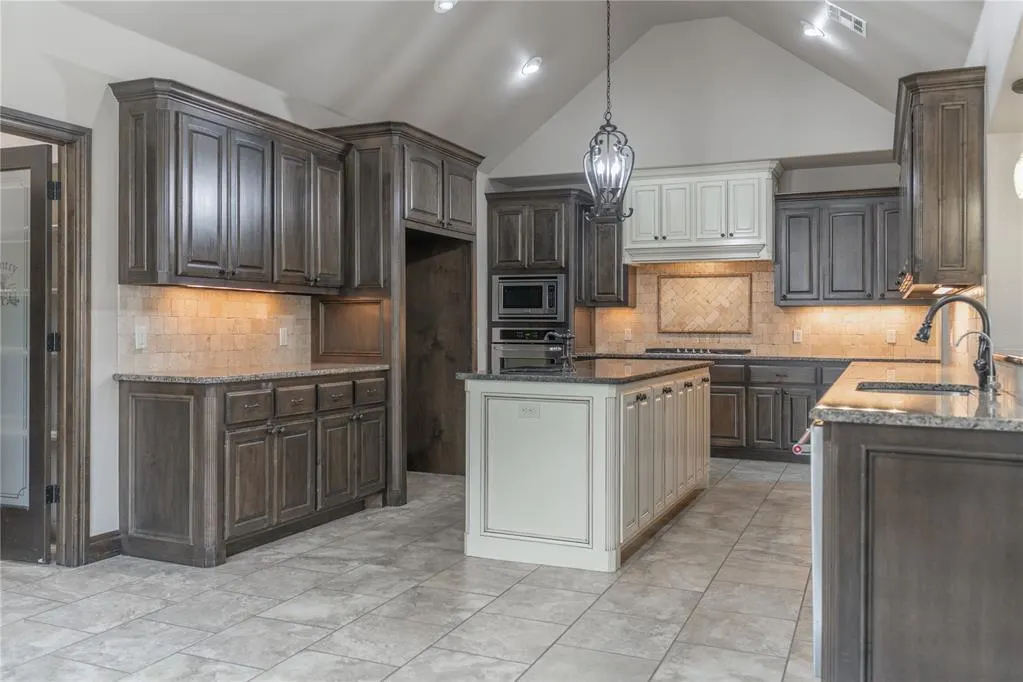 Photo 17 — 4617 Caveat Drive, Edmond, OK 73025