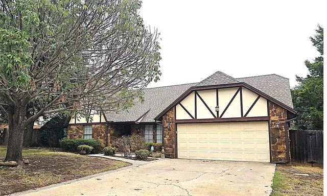 Photo 3 — 1707 Wheaton Drive, Norman, OK 73071