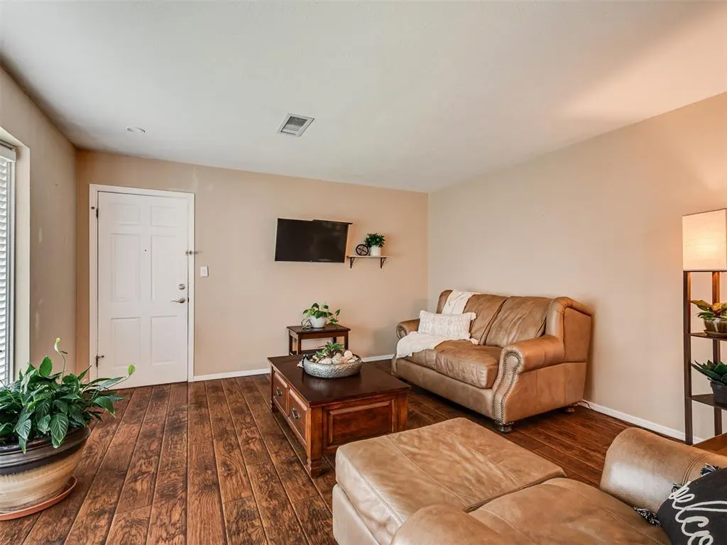 Photo 6 — 2527 NW 62nd Street 219, Oklahoma City, OK 73112