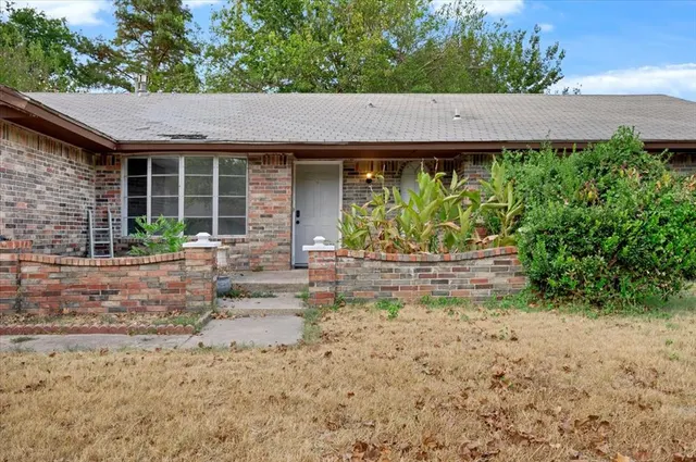 Photo 2 — 1111 Lincoln, Norman, OK 73072