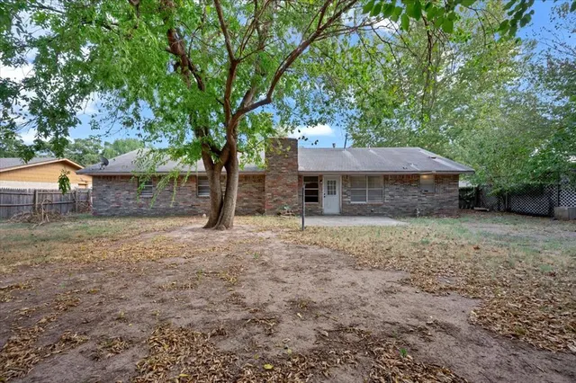 Photo 3 — 1111 Lincoln, Norman, OK 73072