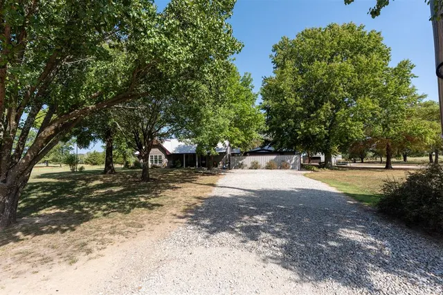 Photo 2 — 377038 E 1060 Road, Okemah, OK 74859