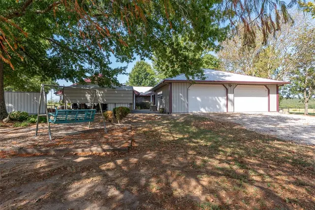 Photo 5 — 377038 E 1060 Road, Okemah, OK 74859