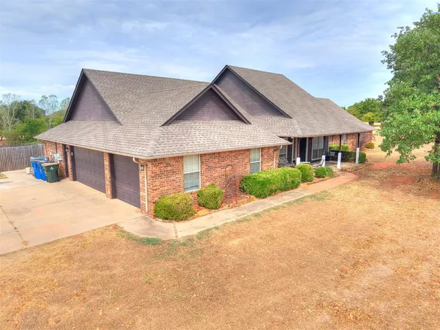 Photo 5 — 2019 Sandpiper Drive, Blanchard, OK 73010