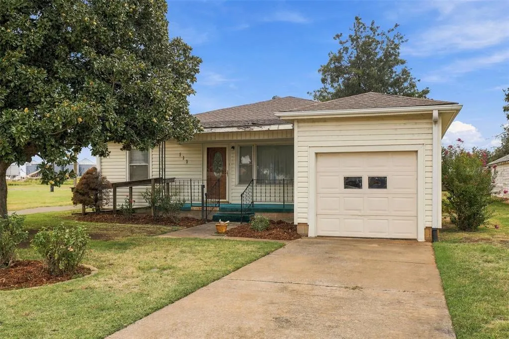 Photo 2 — 111 W Colorado Avenue, Okarche, OK 73762