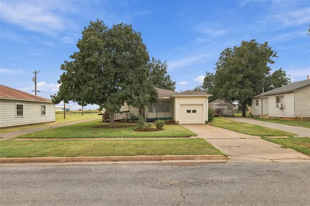 Photo 3 — 111 W Colorado Avenue, Okarche, OK 73762