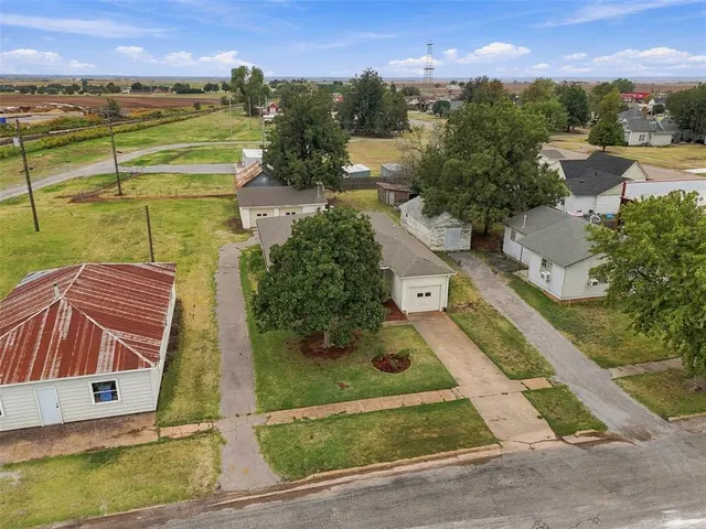 Photo 5 — 111 W Colorado Avenue, Okarche, OK 73762