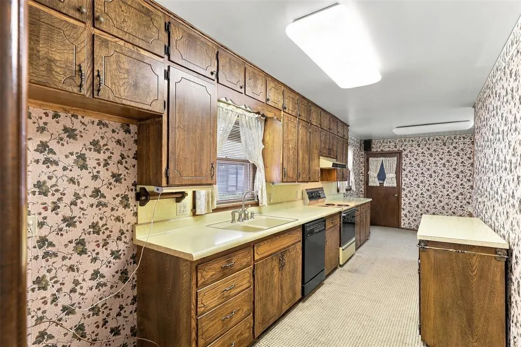 Photo 12 — 111 W Colorado Avenue, Okarche, OK 73762