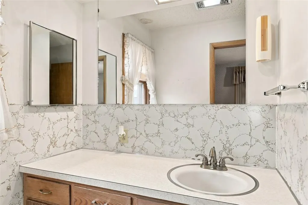 Photo 22 — 111 W Colorado Avenue, Okarche, OK 73762