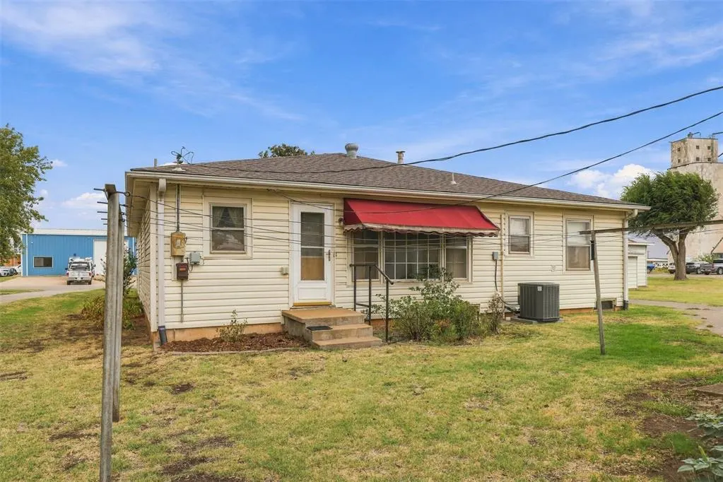 Photo 30 — 111 W Colorado Avenue, Okarche, OK 73762