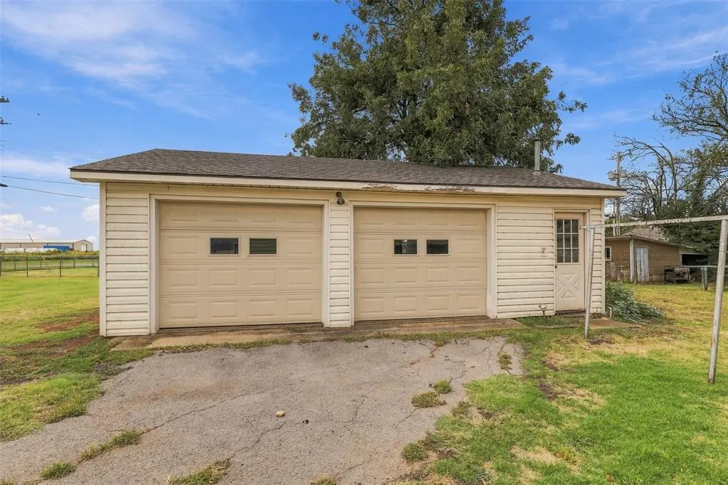 Photo 32 — 111 W Colorado Avenue, Okarche, OK 73762