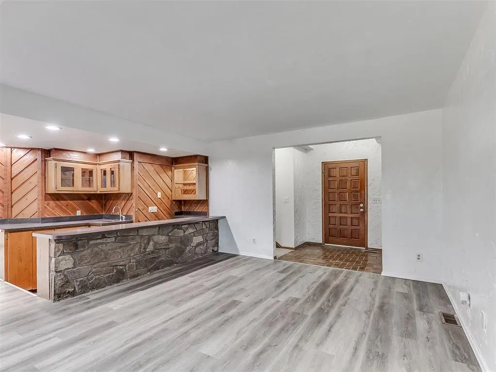 Photo 2 — 7407 Kings Manor Court, Oklahoma City, OK 73132