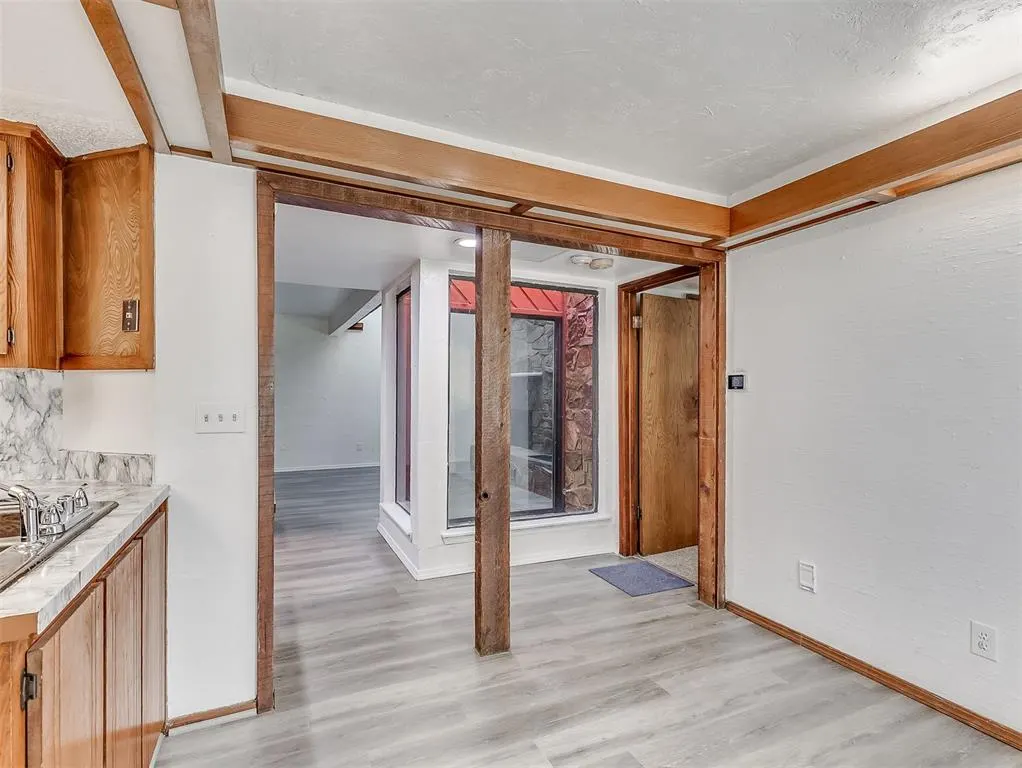 Photo 4 — 7407 Kings Manor Court, Oklahoma City, OK 73132