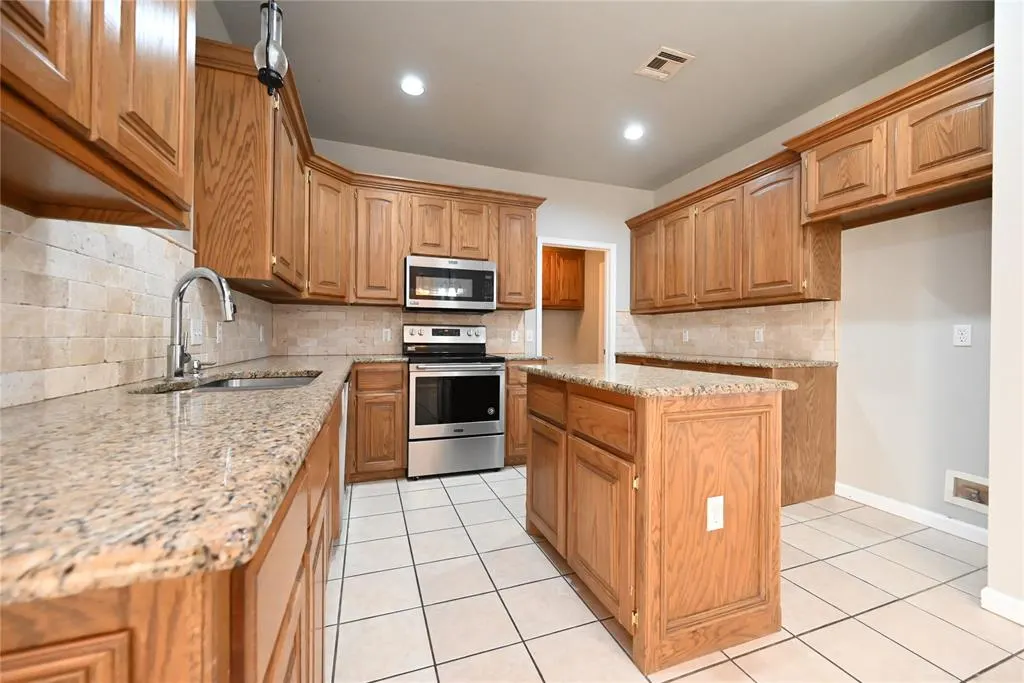 Photo 3 — 3317 Arizona Avenue, Chickasha, OK 73018