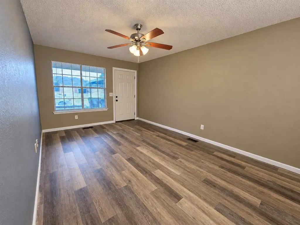 Photo 3 — 9717 NE 2nd Street, Midwest City, OK 73130