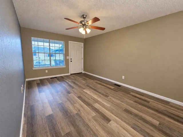 Photo 3 — 9717 NE 2nd Street, Midwest City, OK 73130