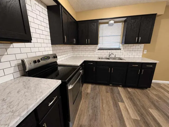 Photo 6 — 9717 NE 2nd Street, Midwest City, OK 73130