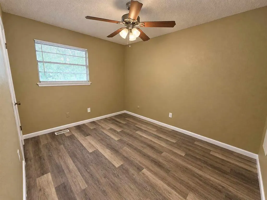 Photo 11 — 9717 NE 2nd Street, Midwest City, OK 73130