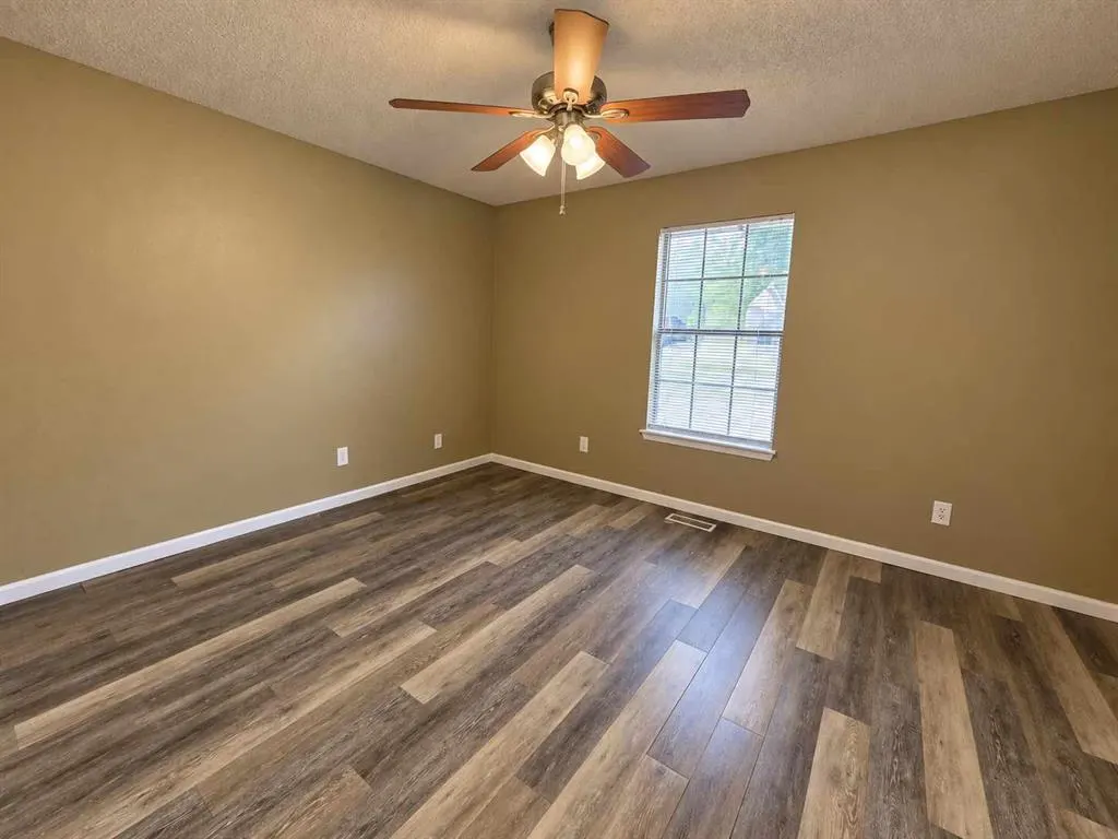 Photo 13 — 9717 NE 2nd Street, Midwest City, OK 73130