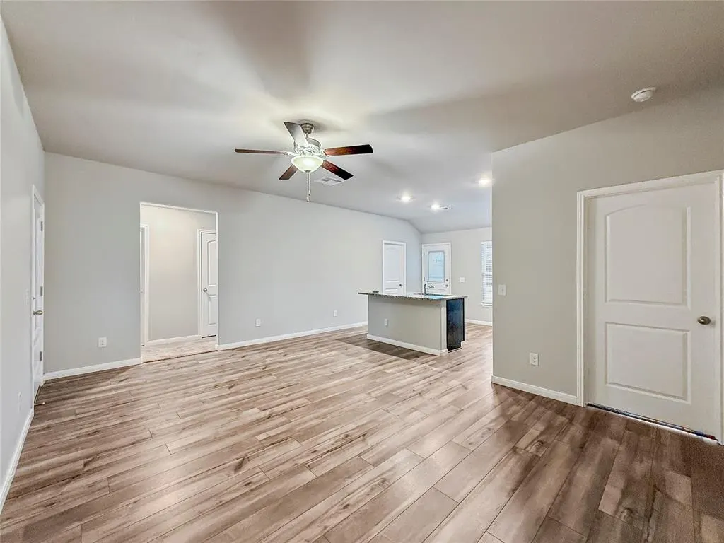 Photo 4 — 1609 Vermilion Lane, El Reno, OK 73036