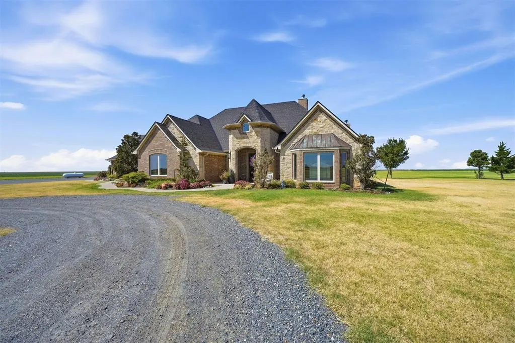 Front exterior — 16353 S County Road 213 Road, Headrick, OK 73549