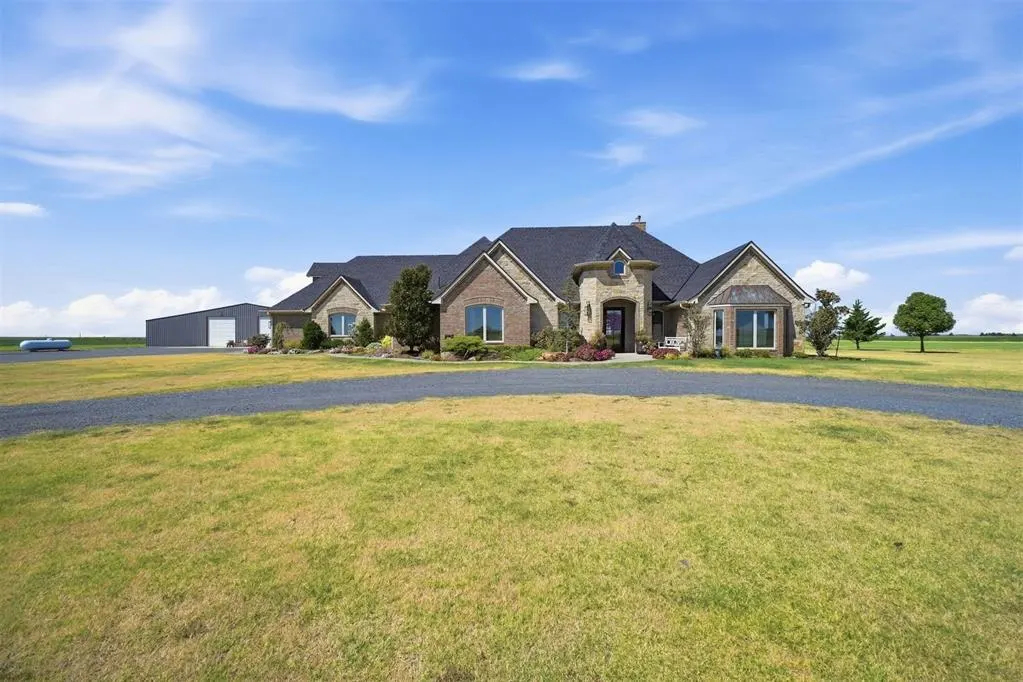 Photo 2 — 16353 S County Road 213 Road, Headrick, OK 73549
