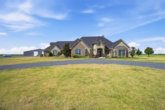 Photo 2 — 16353 S County Road 213 Road, Headrick, OK 73549