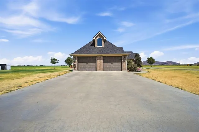 Photo 3 — 16353 S County Road 213 Road, Headrick, OK 73549