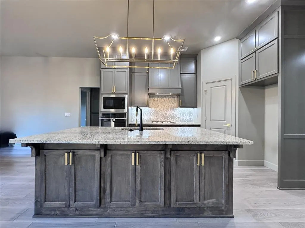 Photo 4 — 16024 Navarra Way, Oklahoma City, OK 73170