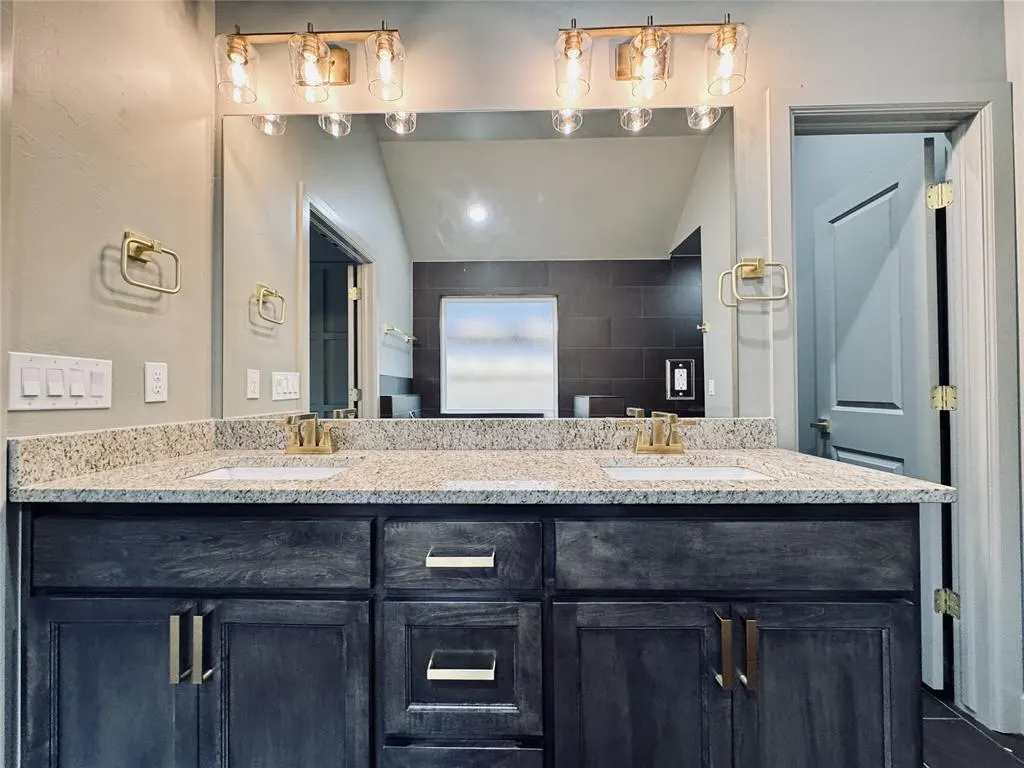 Photo 14 — 16024 Navarra Way, Oklahoma City, OK 73170
