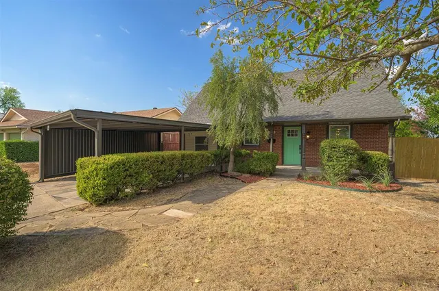 Photo 2 — 715 Harmon Circle, Moore, OK 73160