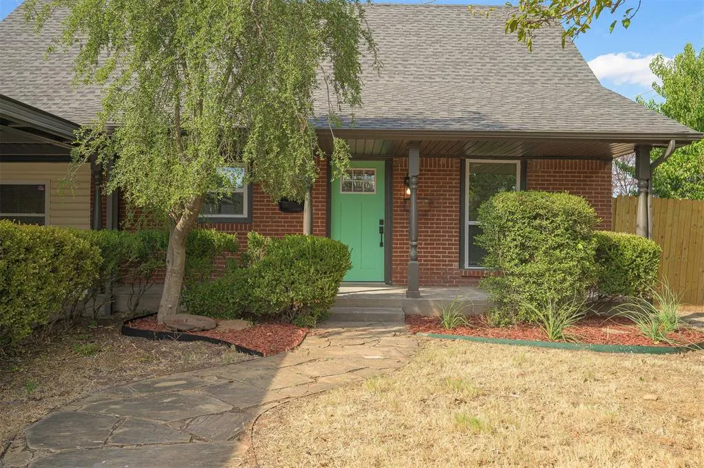 Photo 3 — 715 Harmon Circle, Moore, OK 73160