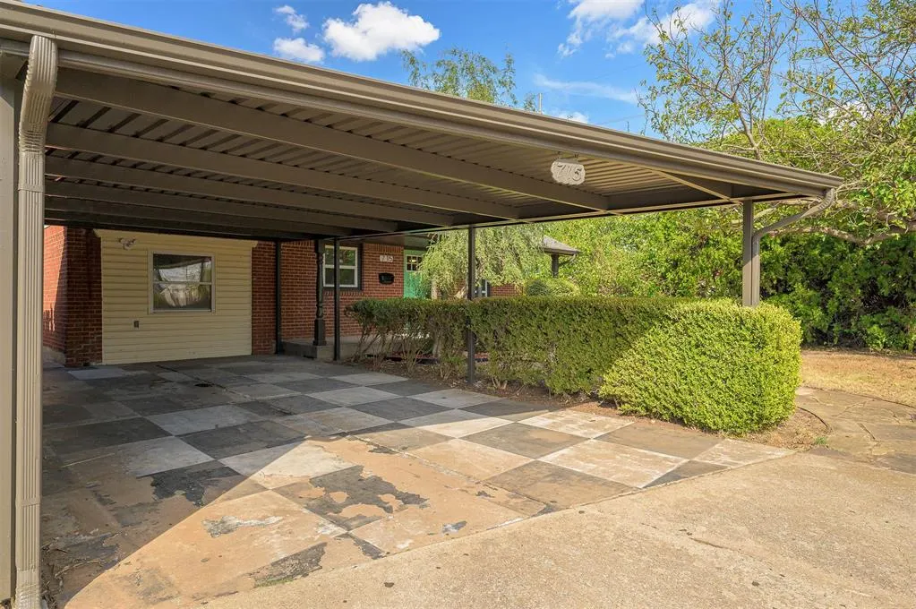 Photo 4 — 715 Harmon Circle, Moore, OK 73160