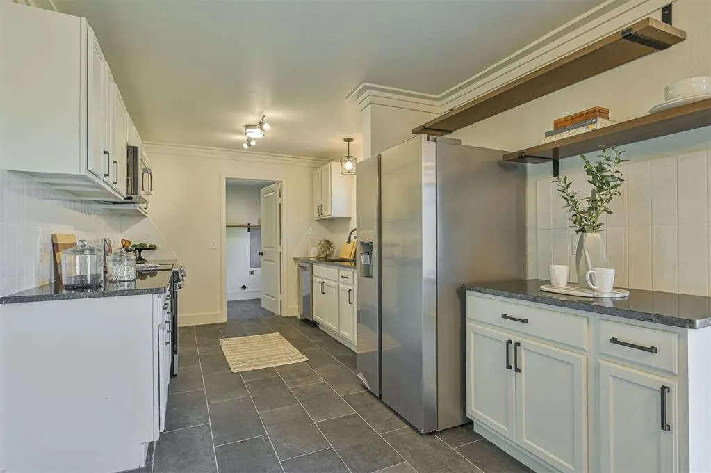 Photo 13 — 715 Harmon Circle, Moore, OK 73160